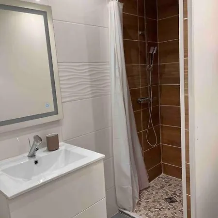 Parking Privé Climatisation Proche Appartement